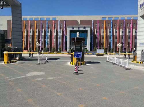 鄭州某高校車牌識(shí)別系統(tǒng)案例 - 中出網(wǎng)-智能出入口與停車充電門戶
