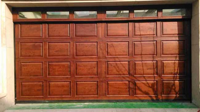 實(shí)木車庫(kù)門LM001