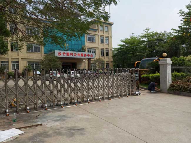 東城溫塘竹園公共服務中心電動伸縮門案例 - 中出網-智能出入口與停車充電門戶