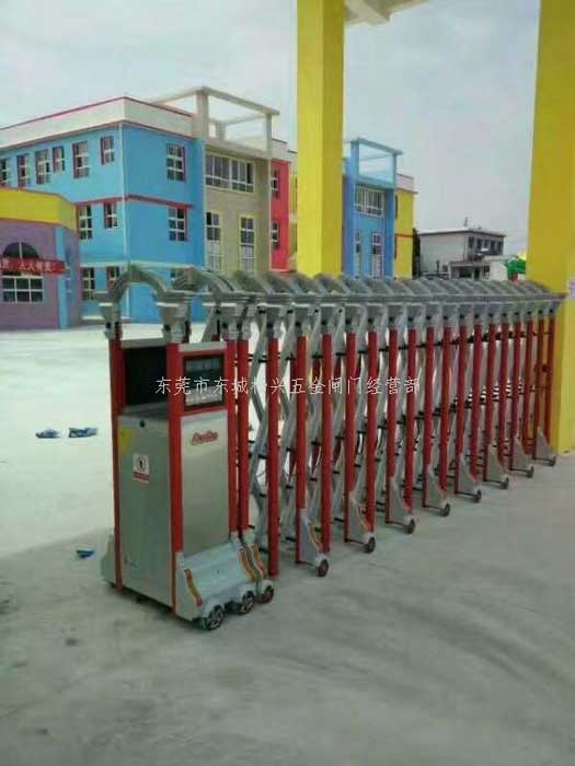 東莞萬江豪華鋁型電動伸縮門案例 - 中出網(wǎng)-智能出入口與停車充電門戶