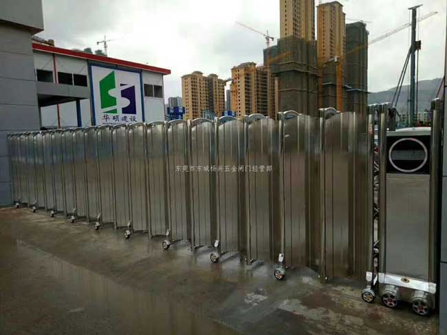 華碩建設(shè)電動伸縮門案例 - 中出網(wǎng)-智能出入口與停車充電門戶