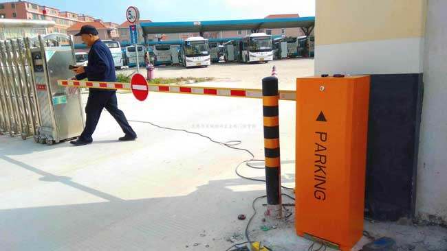 寮步汽車站道閘案例 - 中出網(wǎng)-智能出入口與停車充電門戶