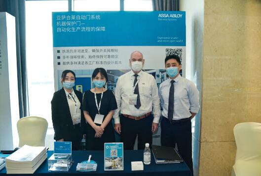 亞薩合萊自動(dòng)門系統(tǒng)中國總經(jīng)理GERARD VAN DAMME也現(xiàn)身展位