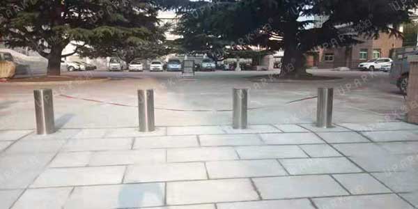 煙臺(tái)信息工程學(xué)校全自動(dòng)升降路樁項(xiàng)目 - 中出網(wǎng)-智能出入口與停車(chē)充電門(mén)戶(hù)