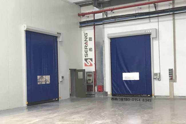 能防撞自動(dòng)復(fù)位的拉鏈高速門(mén)