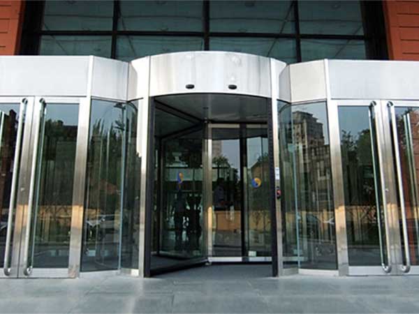 呼和浩特大唐喜來登酒店旋轉(zhuǎn)門案例 - 中出網(wǎng)-智能出入口與停車充電門戶