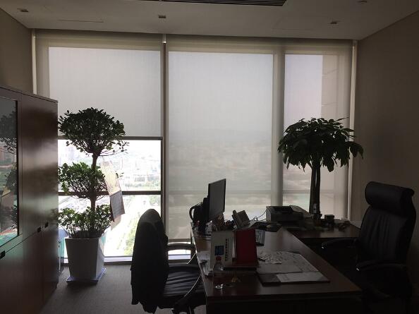 中國建筑大廈電動(dòng)布藝開合簾案例 - 中出網(wǎng)-智能出入口與停車充電門戶