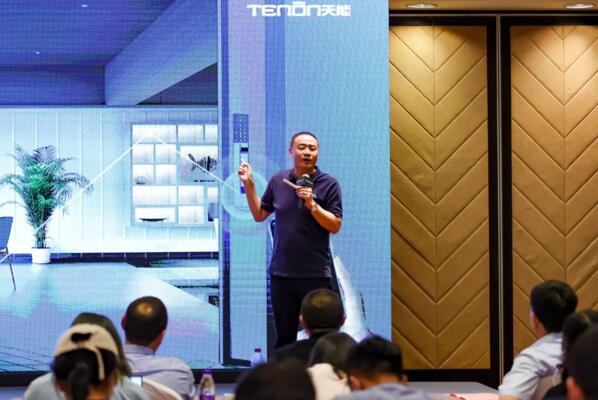 匯聚科技智慧于一身的天能智能門