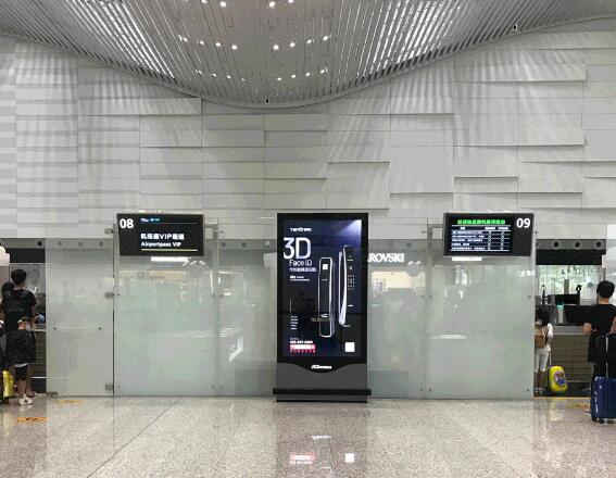 天能新品廣告再次登陸廣州白云機(jī)場(chǎng)，賦能升級(jí)！