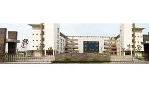 南通市如皋中學(xué)伸縮門(mén)案例 - 中出網(wǎng)-智能出入口與停車(chē)充電門(mén)戶(hù)