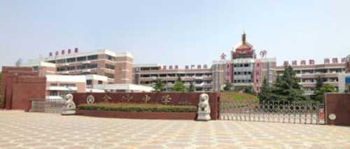 南通市通州區(qū)金沙中學(xué)伸縮門案例 - 中出網(wǎng)-智能出入口與停車充電門戶