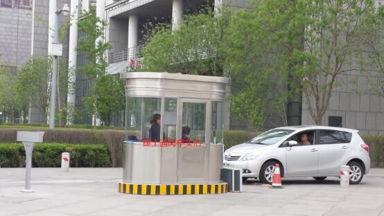 天津空港經(jīng)濟(jì)區(qū)管委會(huì)不銹鋼收費(fèi)亭案例 - 中出網(wǎng)-智能出入口與停車充電門(mén)戶