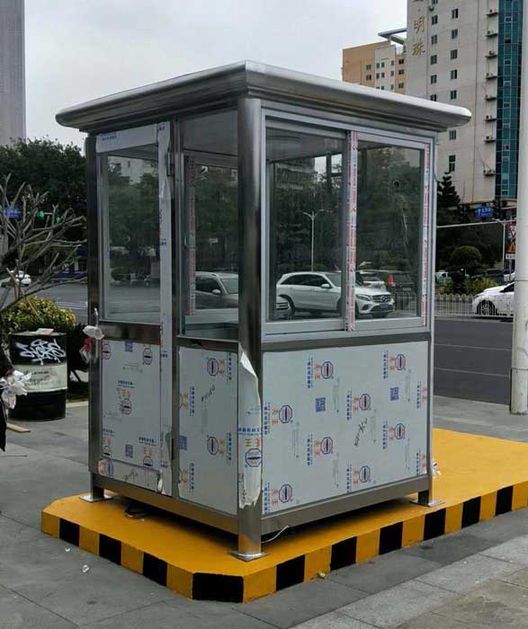 泉州萬達(dá)廣場商務(wù)樓不銹鋼崗?fù)ぐ咐?- 中出網(wǎng)-智能出入口與停車充電門戶