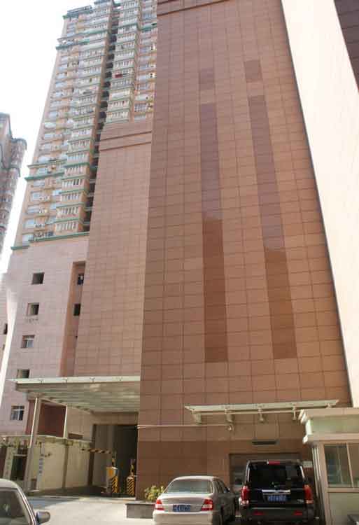 上海長(zhǎng)壽廣場(chǎng)立體車庫(kù)案例 - 中出網(wǎng)-智能出入口與停車充電門戶