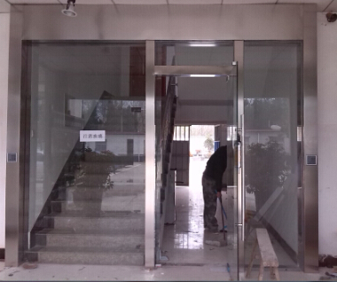 阜陽(yáng)公安局門禁系統(tǒng)自動(dòng)門案例 - 中出網(wǎng)-智能出入口與停車充電門戶