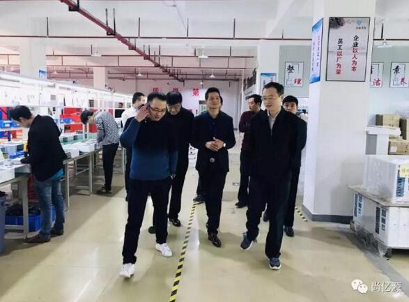 車書記一行參觀智造中心