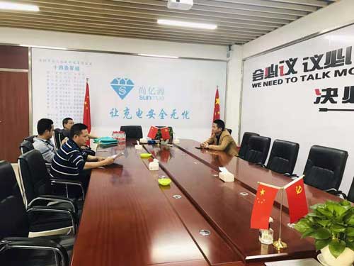 烏魯木齊客戶領(lǐng)導(dǎo)蒞臨尚億創(chuàng)新進行考察指導(dǎo)