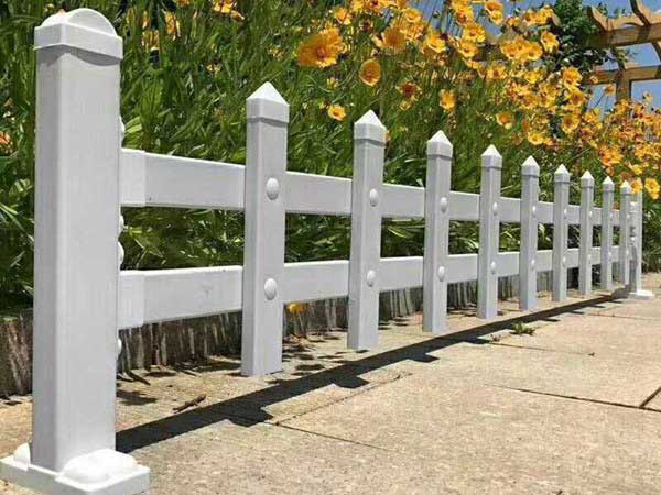 PVC草坪護(hù)欄