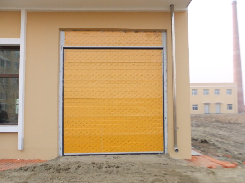 益農(nóng)集團(tuán)鋁合金車(chē)庫(kù)門(mén)案例 - 中出網(wǎng)-智能出入口與停車(chē)充電門(mén)戶(hù)