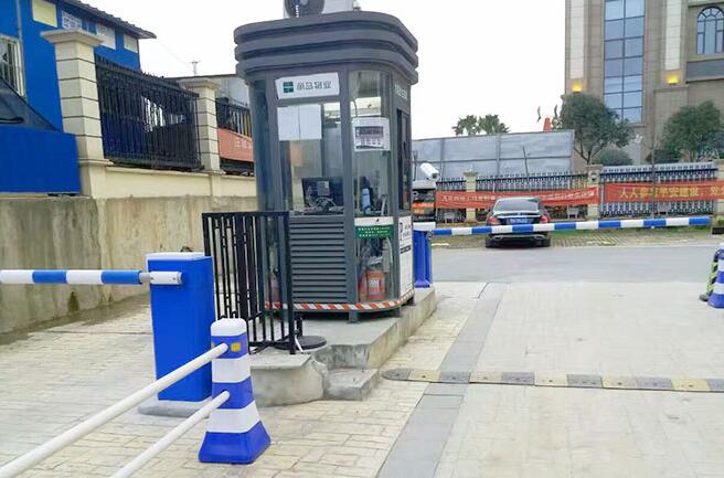 武漢融科花滿亭車牌識別系統(tǒng)案例 - 中出網(wǎng)-智能出入口與停車充電門戶