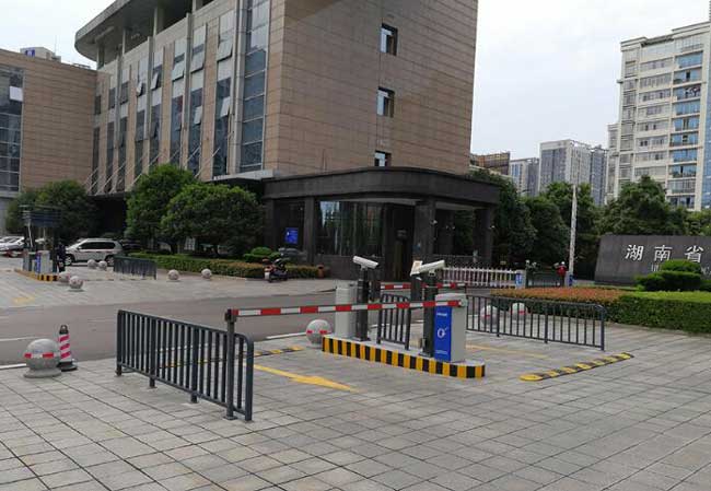 湖南省地稅局停車場系統(tǒng)案例 - 中出網(wǎng)-智能出入口與停車充電門戶