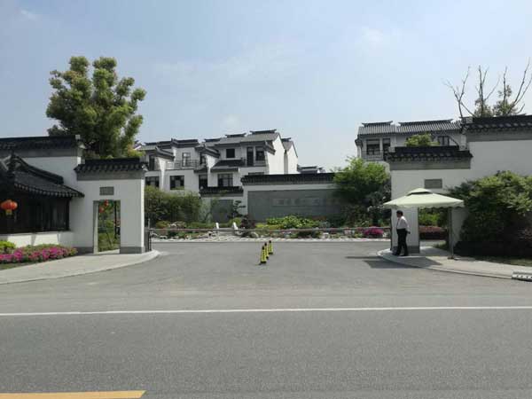 江蘇九里蘭亭道閘案例 - 中出網(wǎng)-智能出入口與停車充電門戶