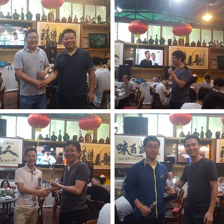 我們握手、我們擁抱、手捧獎杯、喜笑顏開