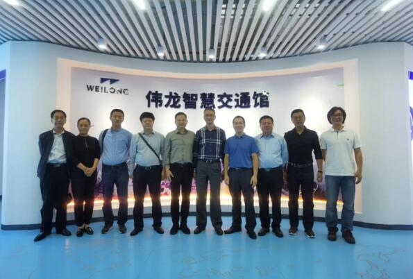 上海寶山區(qū)區(qū)委常委、副區(qū)長蘇平一行 蒞臨偉龍科技參觀指導(dǎo)