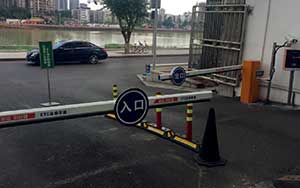 德陽(yáng)市人民醫(yī)院車牌識(shí)別系統(tǒng)案例 - 中出網(wǎng)-智能出入口與停車充電門戶