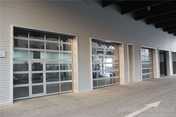 感恩鵬博中心選擇了寶雞出安智能車庫(kù)門