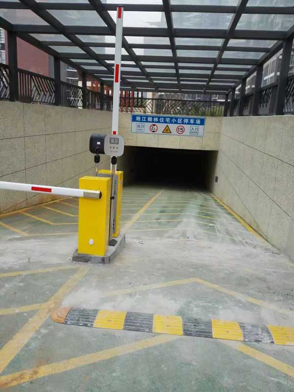 喜迎衡陽出安智能道閘進駐衡陽湘江瀚林小區(qū)