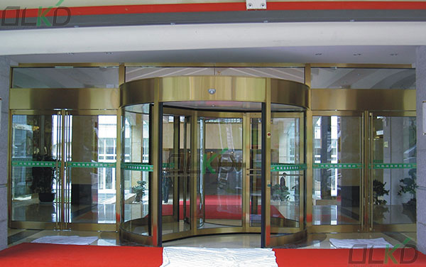 感恩華誠大都匯選擇了遵義出安智能旋轉門