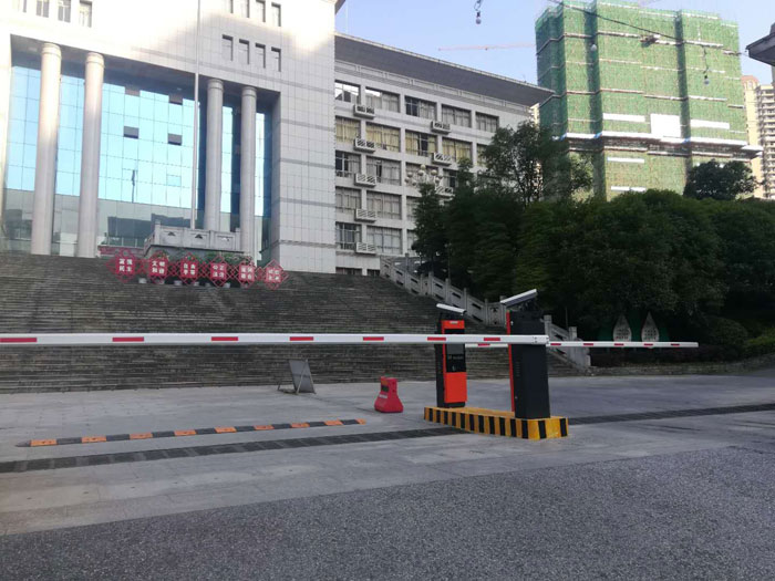郴州市林業(yè)局車牌識別系統(tǒng)、伸縮門、道閘、崗?fù)すこ贪惭b