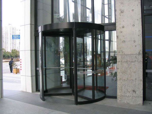 喜迎商丘出安智能旋轉門進駐恒坤金御府