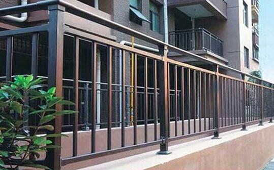 邢臺出安智能為永康上東首府提供護欄工程