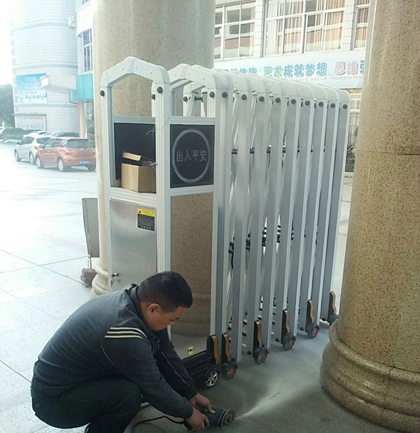 龍巖市第四中學(xué)安裝龍巖出安伸縮門