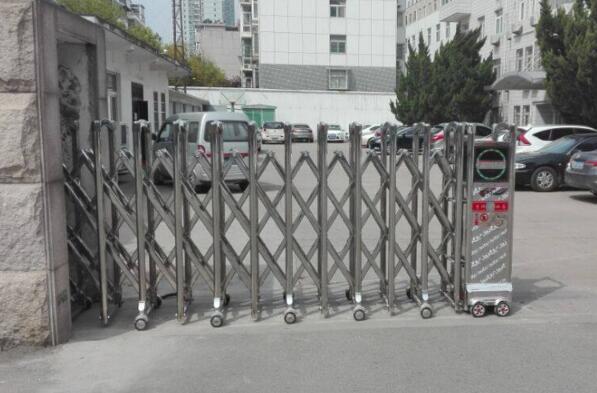 張家口出安智能電動(dòng)伸縮門安裝在北方機(jī)電工業(yè)學(xué)校大門口
